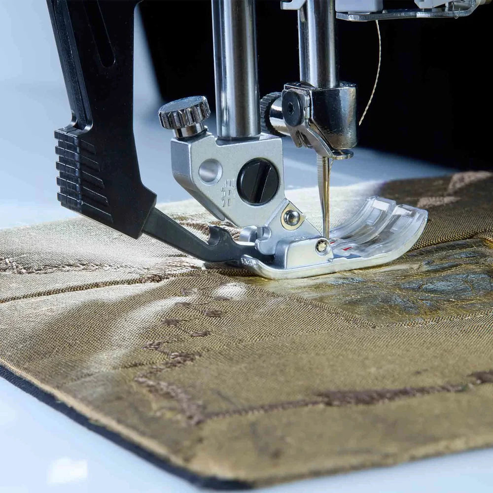 PFAFF® quilt expression™ 725 Sewing Machine – Precision Quilting & Creativity